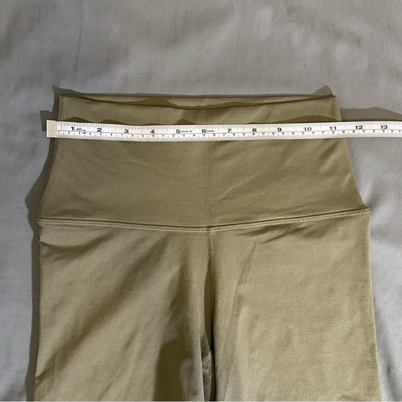 SET Active Shorts - Picture 3 of 5